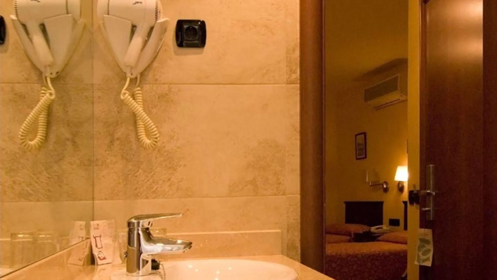 Carlos V Málaga Hotel